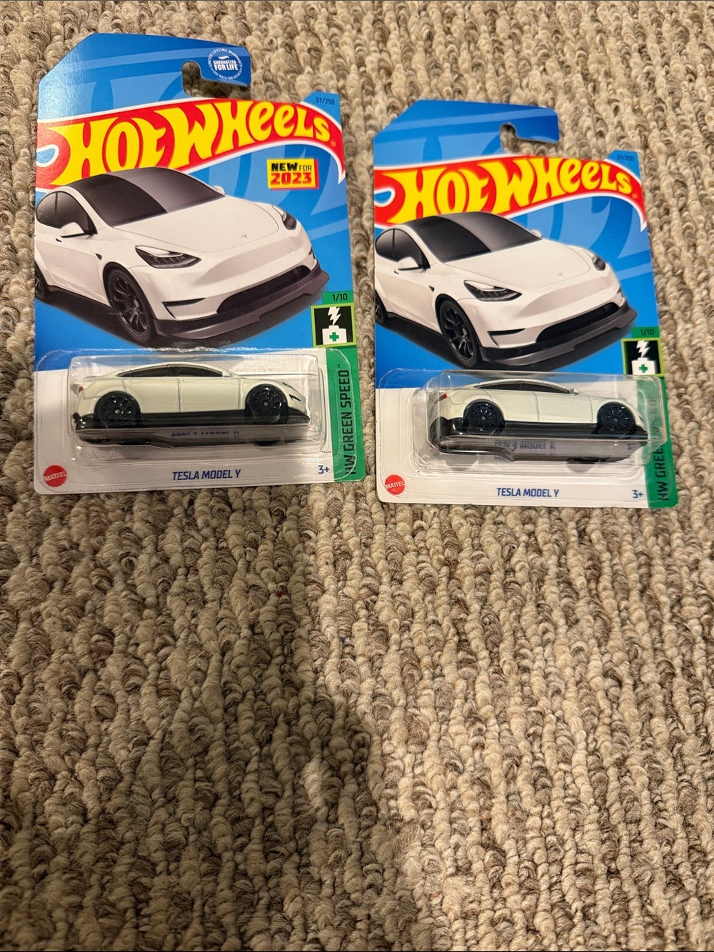 Tesla White Hot Wheels Model Y Twin Pack - Picture 2 of 3